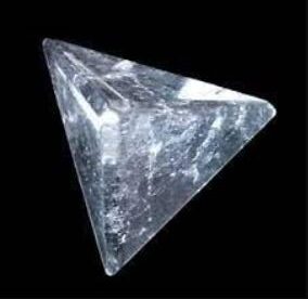 LE TÉTRAÈDRE EN CRISTAL SOLIDE DE PLATON DU FEU – Image 4