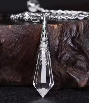 Pendule pyramide chaine argent