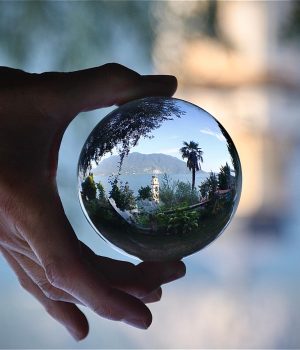 lens-ball-7648783_1280